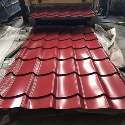 Le fer pré peint rouge d'OIN 9001 couvre 610mm a coloré la toiture ondulée